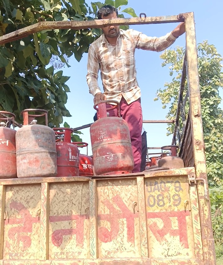 हरिद्वार नवोदय नगर में गैस रिफिलिंग का काला कारोबार, सिलेंडरों में 3 किलो तक की घाटोली”